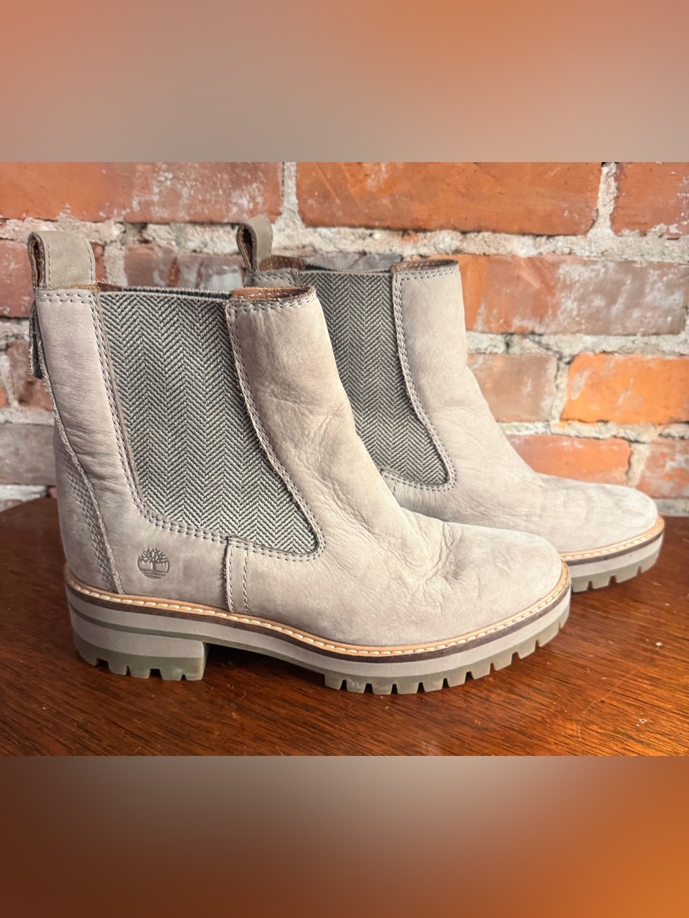 Timberland Courmayeur Valley Chelsea Boots Women’s Size 8 Taupe Nubuck